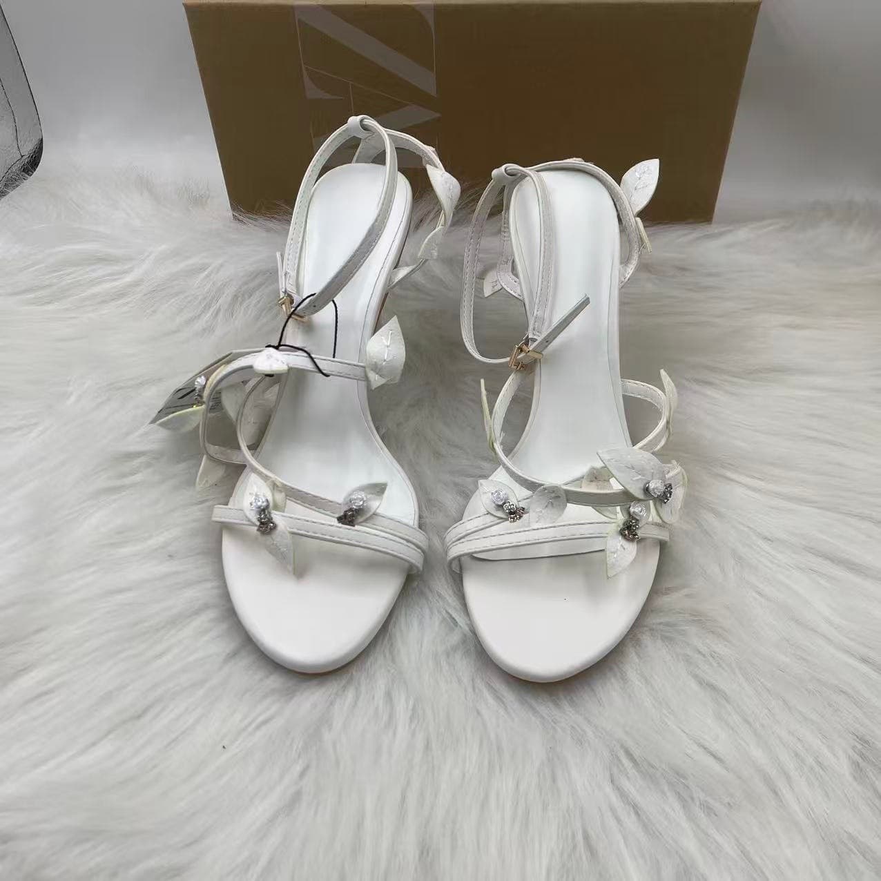 2026 New Women's Low Heel Elegant High Heels Closed Toe Shallow Mouth Back Strap Single Shoes White Leaf Style