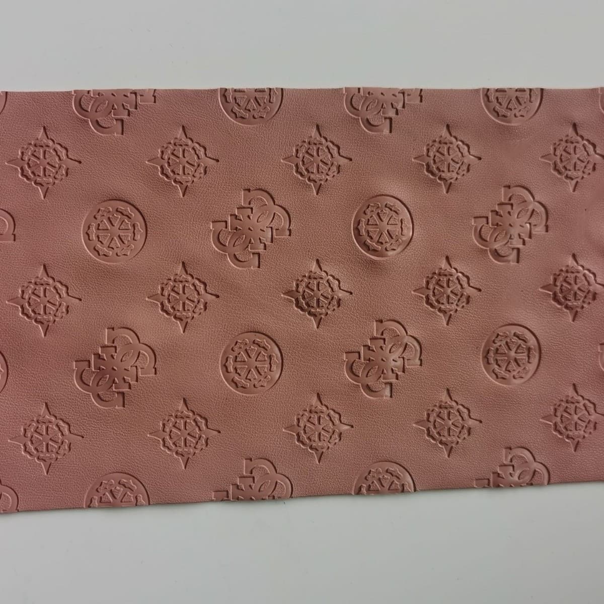 Embossed/Debossed Leather Stamping Processing Genuine Leather Fabric Space Cotton Knitwear Stamping High-Frequency Large-Scale Embossing High-Frequency Wave