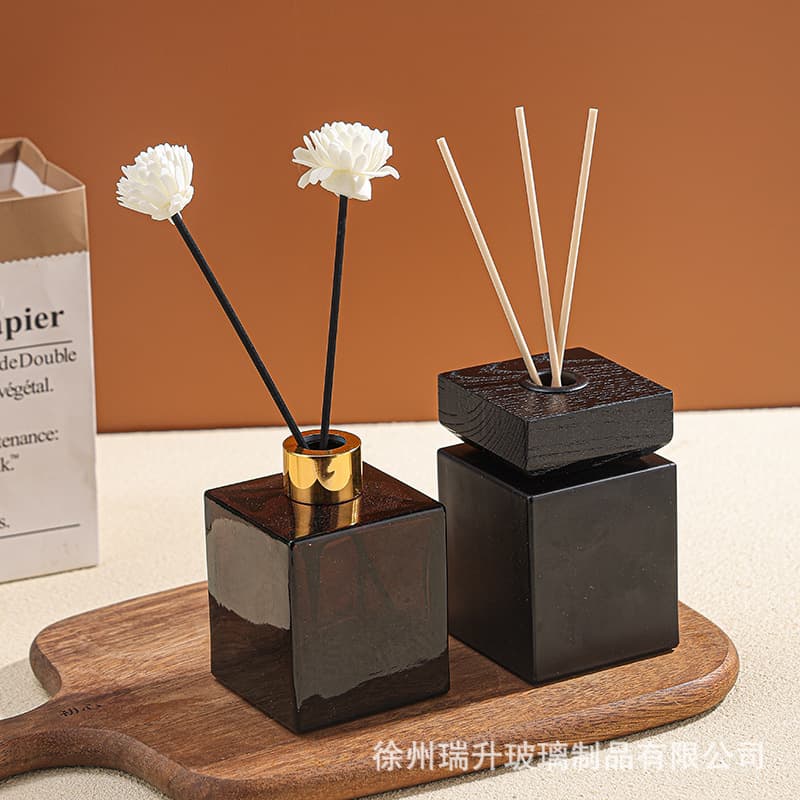 Flame-Free Reed Diffuser Bottle Empty Car Diffuser Square Aromatherapy Bottle Essential Oil Glass Bottle Home Decoration Ornament