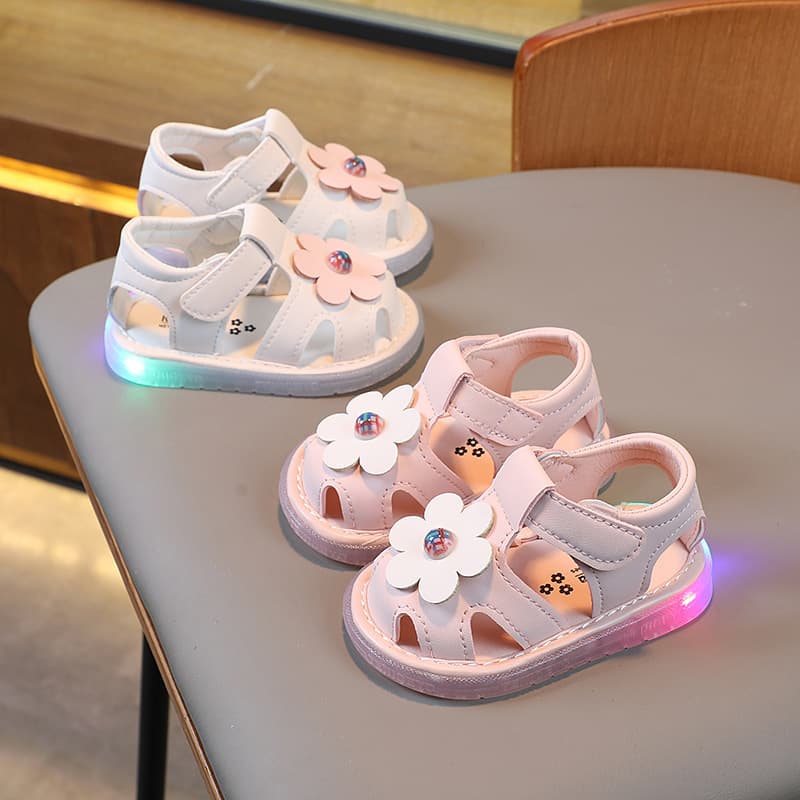 Light-up Baby Girl Shoes 0-1 Year Toddler Sandals Soft Sole Infant Walking Shoes Summer Closed-Toe Little Princess Stylish