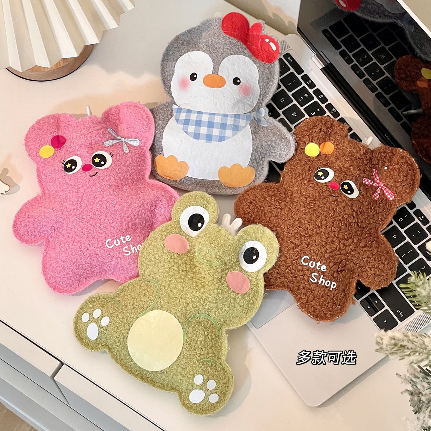 Cartoon plush bear hot water bottle, small and portable teddy bear hand warmer for students, cute hot water bottle.