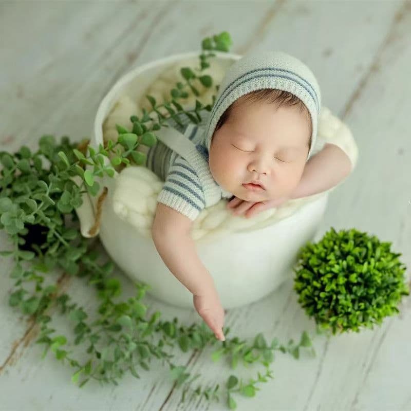 Newborn full-moon photography clothing, 100-day photography clothing, baby knitted overalls, wool ball, photo studio props