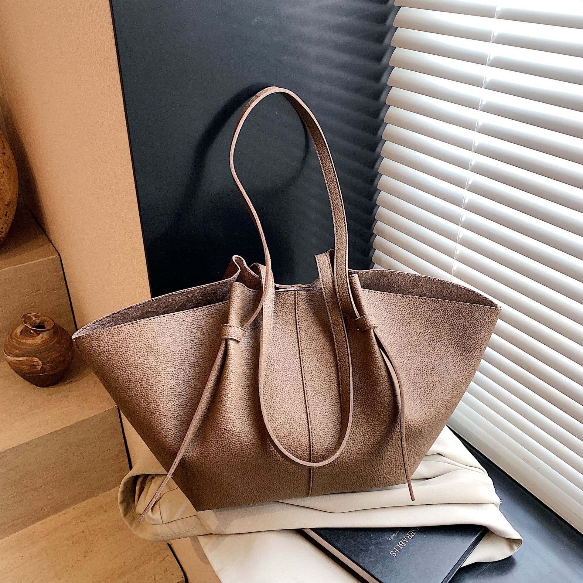 Cross-border large bag 2024 new trendy tote bag first layer soft cowhide portable wing bag large capacity commuter bag
