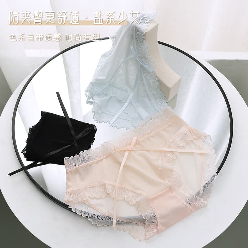 Women's sexy mid-waisted lace panties, Japanese style, lightweight and breathable, with delicate lace trim.