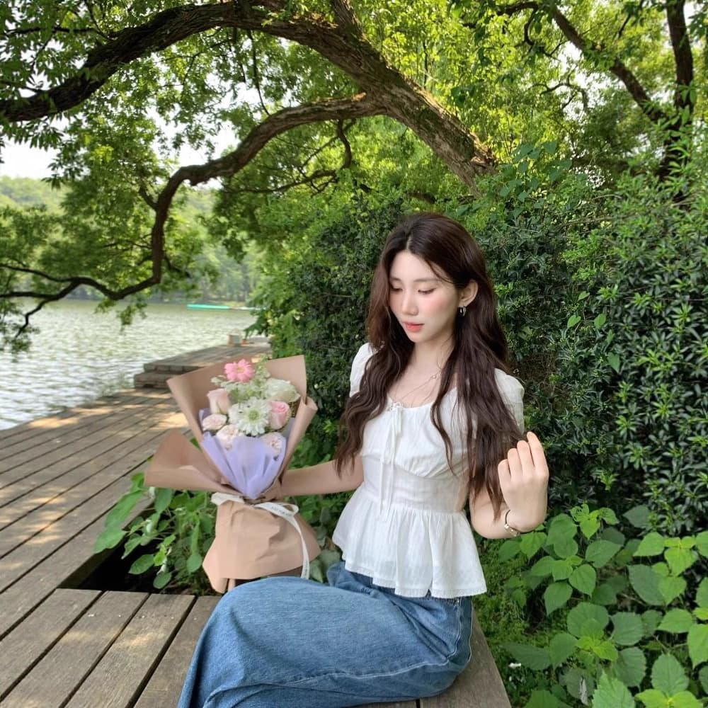 Berry Xi Ni Er Huan Da Pang White French Bubble Sleeve Blouse Women Round Neck Short Waist-Cinching Top