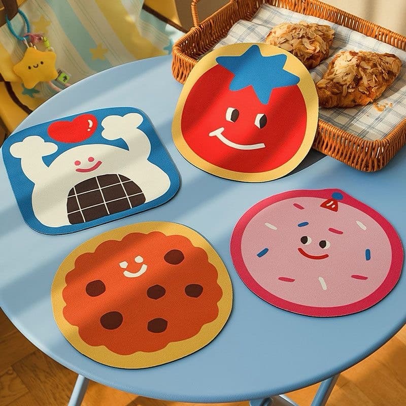 Custom-made irregular-shaped PVC placemats, mildew-resistant, easy to clean, simple kitchen and dining room hanging soft rubber placemats.