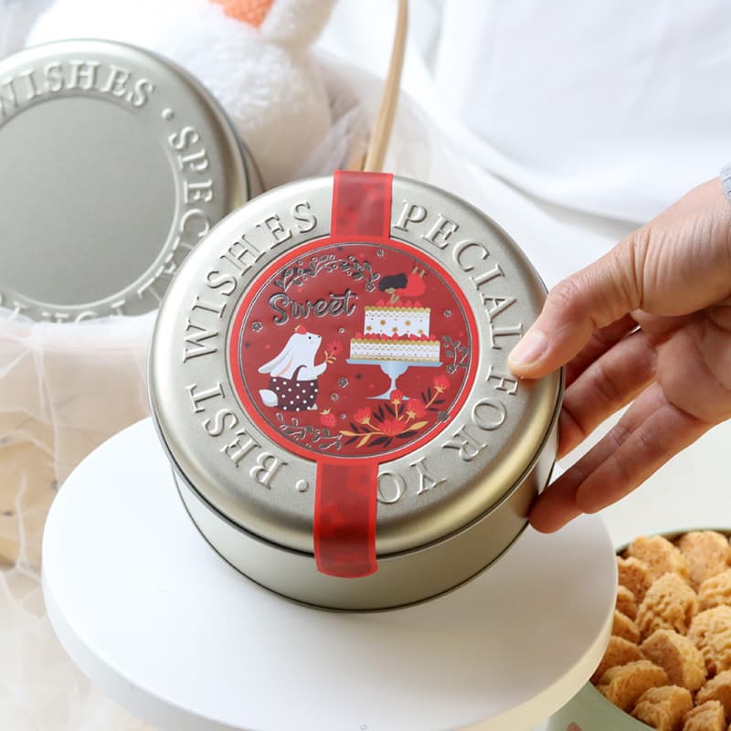 Dongguan Miku Small Round Cookie Tin, Frosted Tinplate Cocoa Crisp Candy Box with Stickers, Small Batch Customization