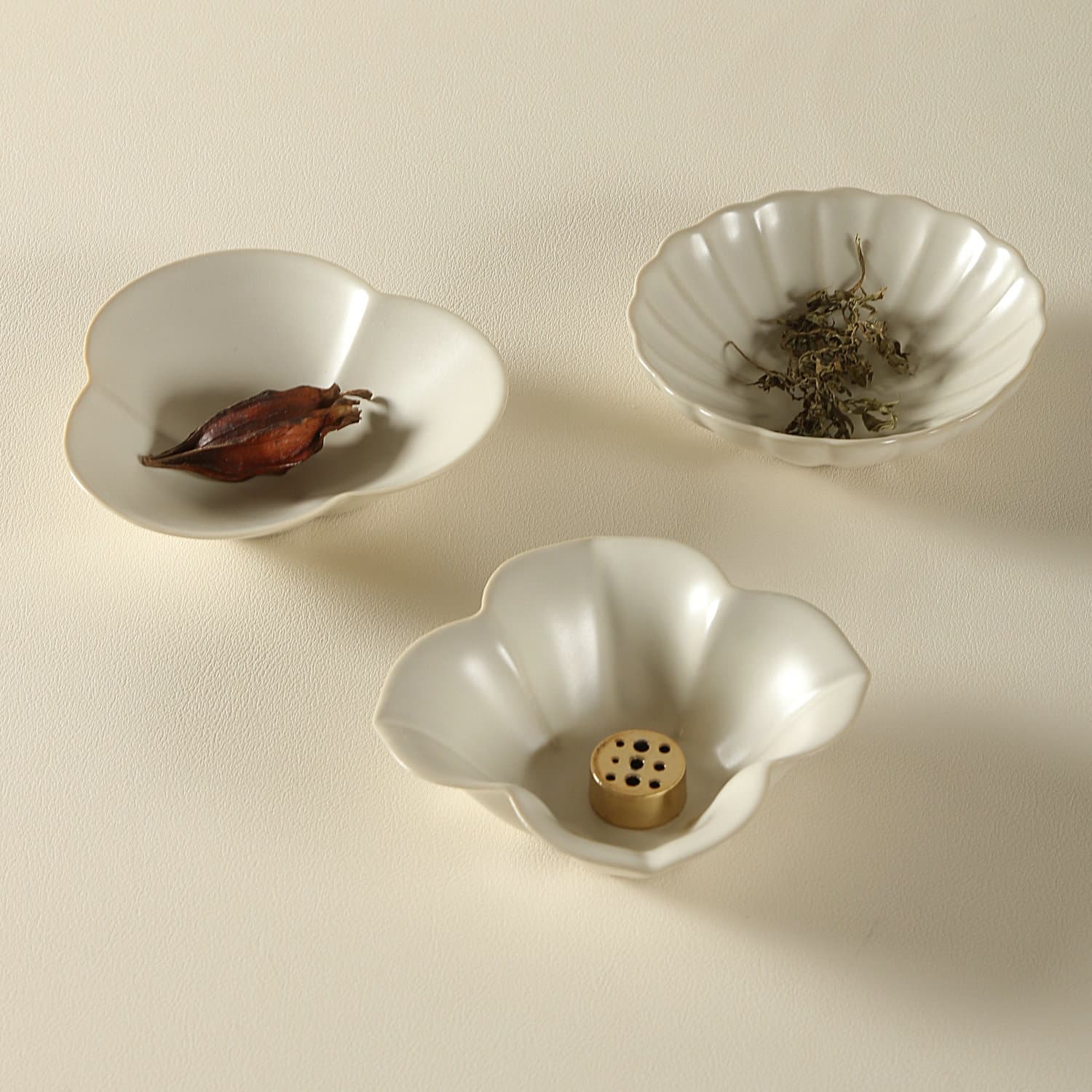 Jiutian ware stoneware flower petal seasoning plate, retro white incense insert, high-looking soy sauce and vinegar dish, hot pot restaurant dipping dish