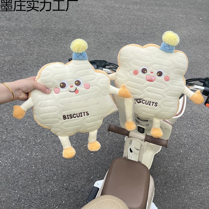 Electric vehicle anti-collision pad, child seat headrest, universal, cartoon-style, thickened anti-collision headrest, suitable for all seasons.