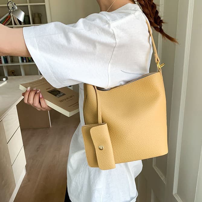 Retro Bucket Bag for Women 2025 New Fashion Litchi Pattern Large Capacity Commuter Shoulder Bag Stylish Artistic Mother-Daughter Bag Set