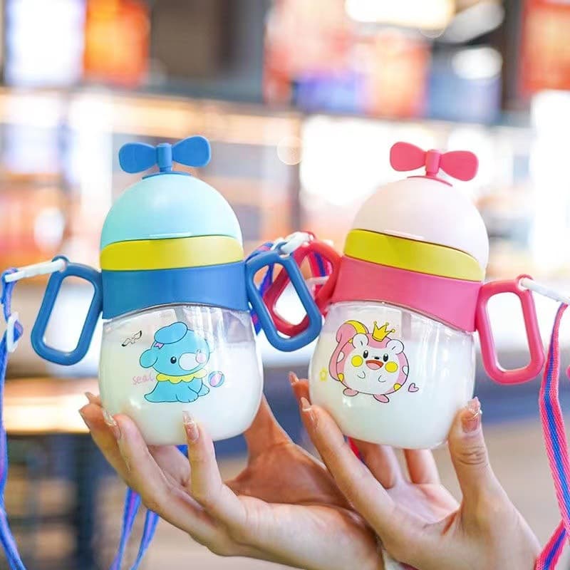 New dual-purpose children's plastic water cup, baby sippy cup, cartoon handle, learning drinking cup, kindergarten sling kettle