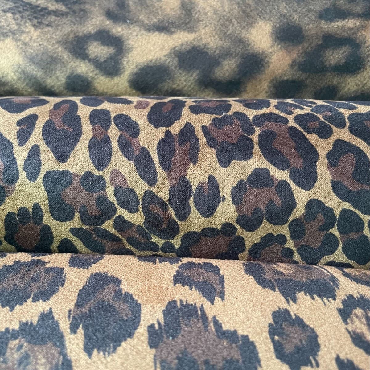 Suede fabric with leopard print, soft and comfortable touch, faux suede for clothing, shoes, bags, and sofa upholstery display
