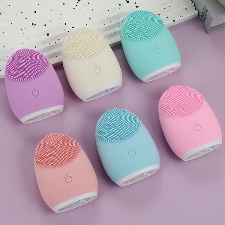 Electric Facial Cleansing Brush with Soft Bristles and Silicone for Massage, Deep Cleansing, Makeup Removal, and Beauty Care for Women