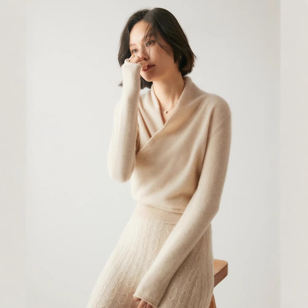 2024 Autumn/Winter New Goat Cashmere Knitted Base Layer Women Long Sleeve Cross V-Neck Innerwear Warm Comfortable Soft Thick