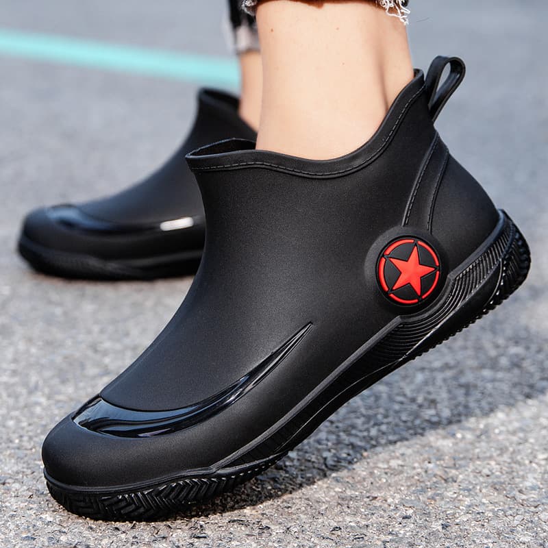 Men's short-top rain boots, non-slip, wear-resistant, suitable for beachcombing and fishing, 2024 new style, men's fleece-lined rubber shoes, waterproof rain boots.