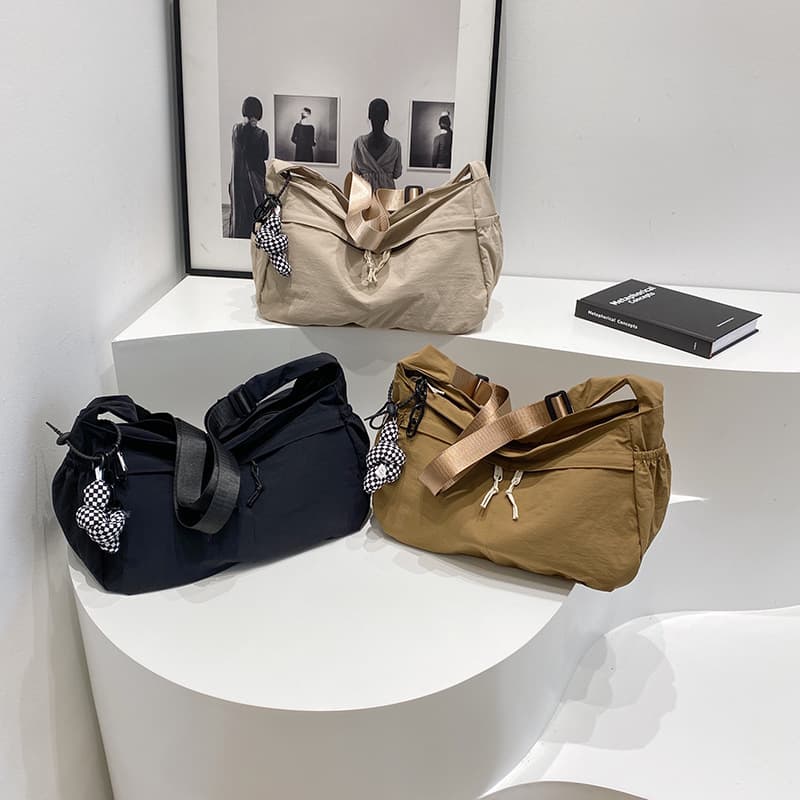 2024 New Casual Commuter Shoulder Bag Niche Simple Tote Bag Autumn and Winter Fashionable All-match Large Capacity Bag for Women