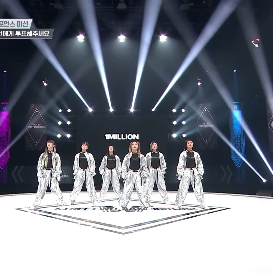 New Korean girl group style jazz dance set, long-sleeved suit in bright silver for performances, hip-hop, and street dance.