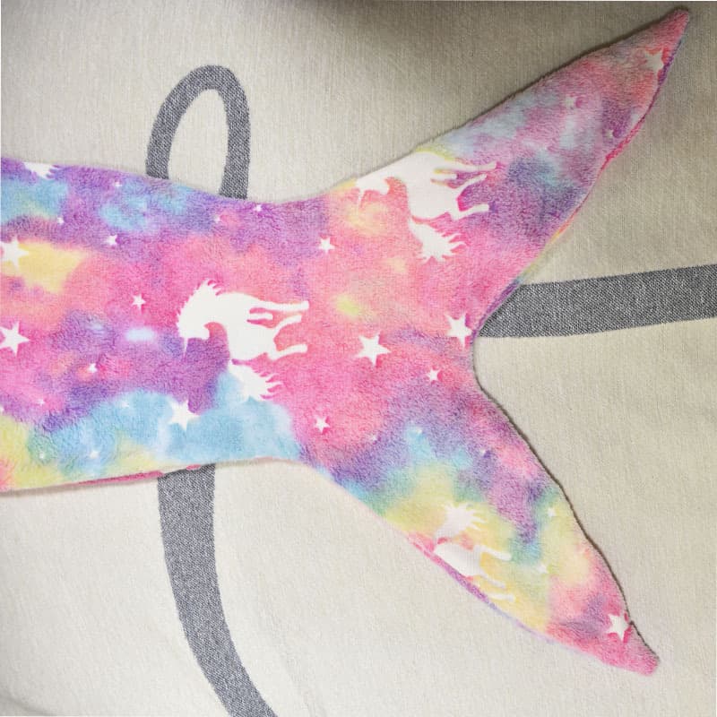 Flannel Mermaid Blanket, Soft Skin-Friendly Fish Tail Throw, Sofa Nap Blanket, Glow-in-the-Dark Cartoon Pattern Unicorn