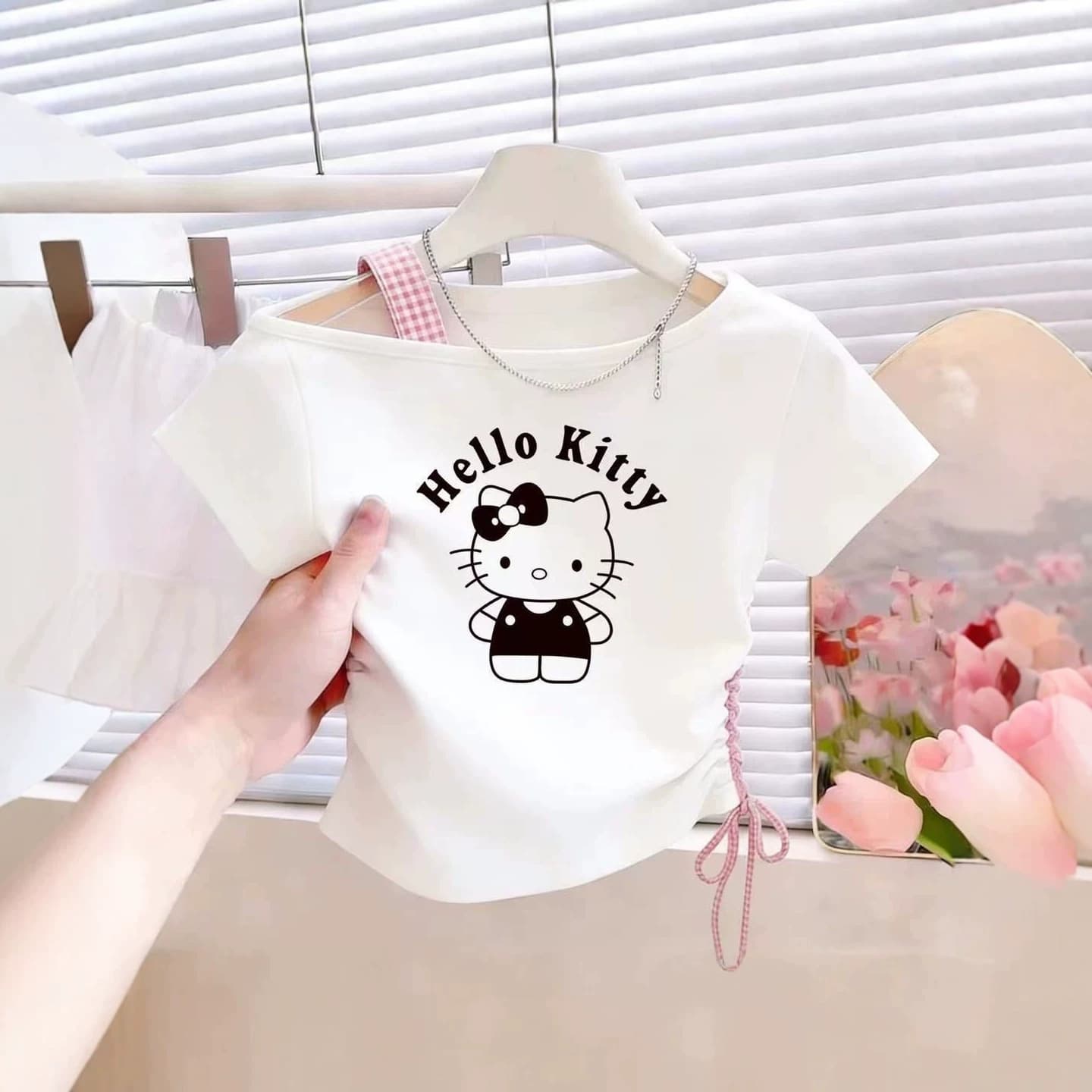 Korean-style short sleeve off-shoulder t-shirt, trendy new girls' top for summer