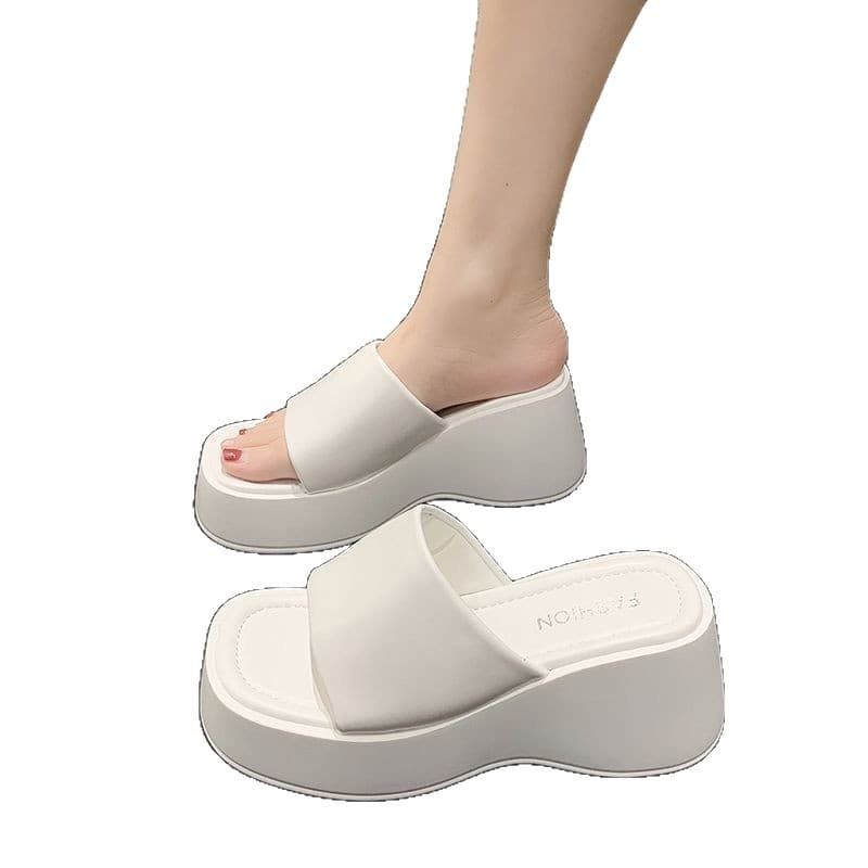 Thick Sole Sandals for Women Summer Outdoor Platform Flip Flops 2026 New Toe Separator Beach Sandals Cross-border