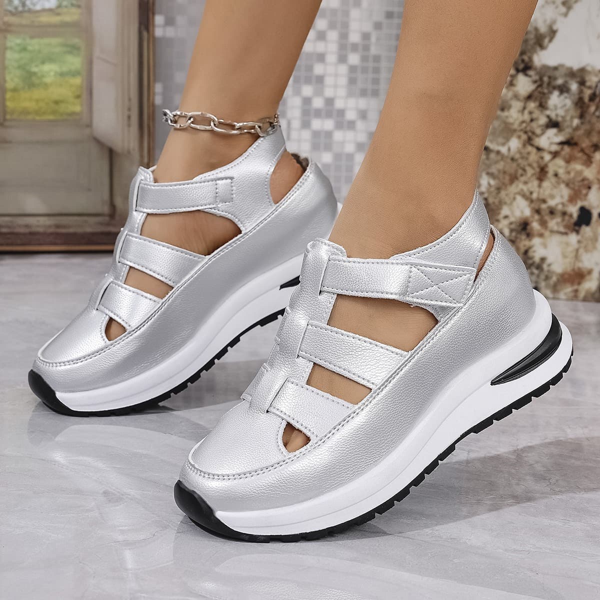 2025 New Export Thick Sole Platform Sandals for Women, Cross-Border Plus Size Hollow Round Toe Hidden Height Increase Sporty Sandals