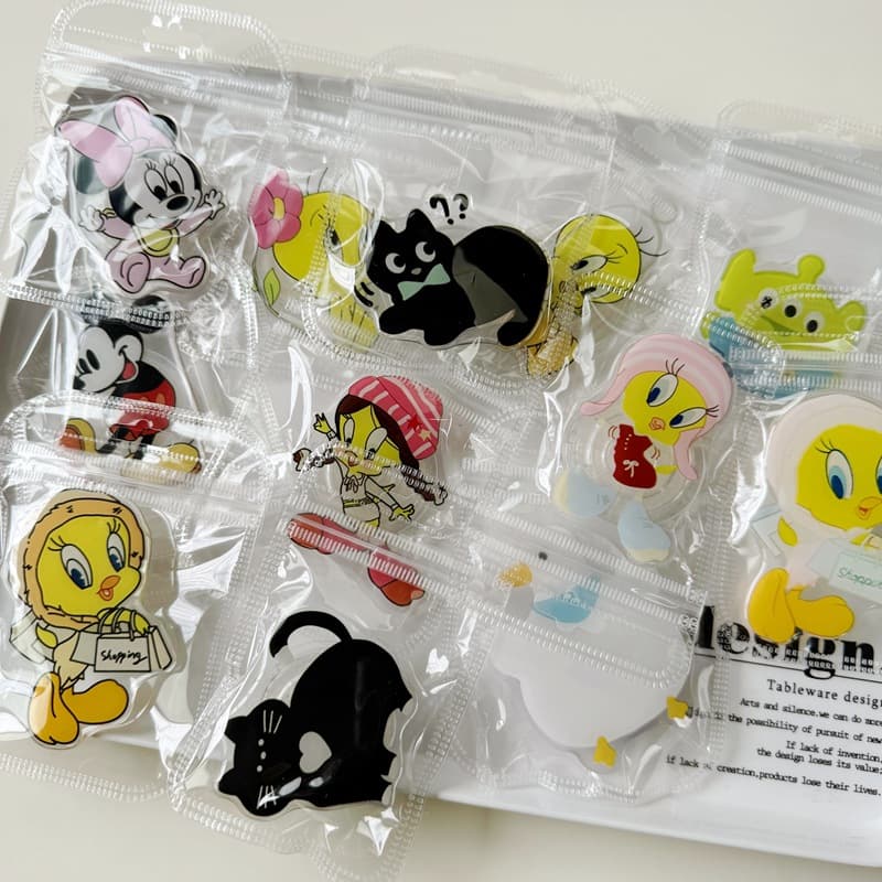 Cartoon Tweety is suitable for any mobile phone air bag holder 3m glue paste lazy desktop couple Mickey folding