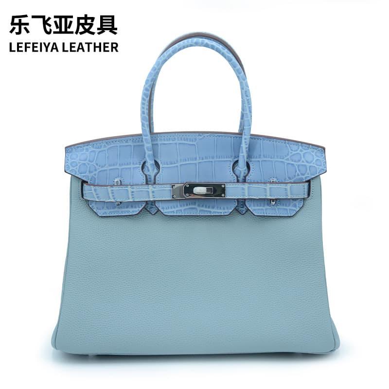 Luxury crocodile leather genuine leather horn baguette messenger bag handmade wax thread platinum bag hot style versatile Kelly bag ready for sale