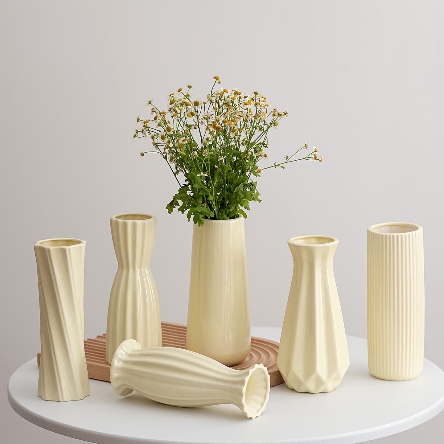 Cream-Colored French-Style Vase Decoration for Living Room Dining Table, Suitable for Fresh Flowers and Rose Arrangements, High-End Ceramic Flower Vessel