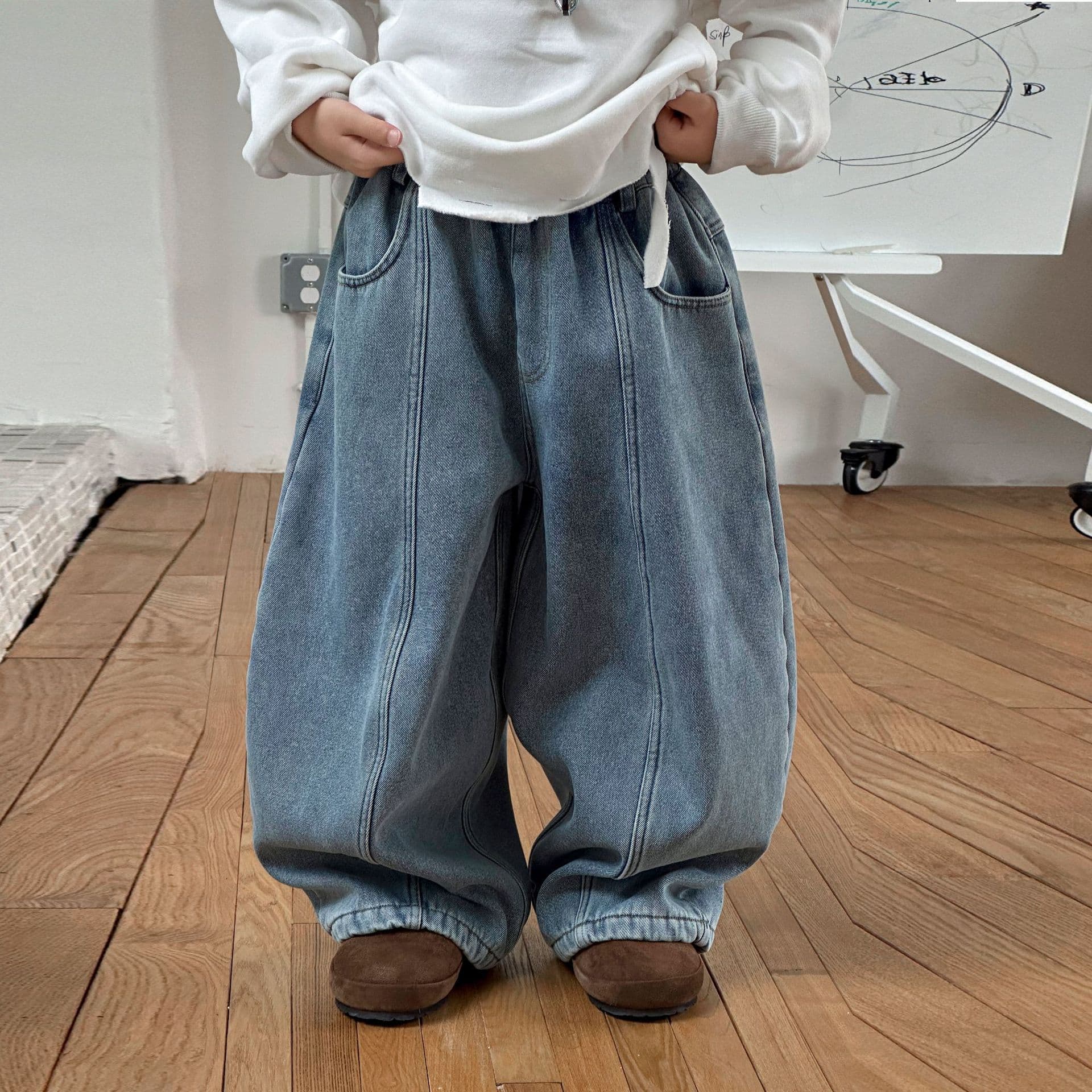 Boys' Fleece-Lined Jeans Korean Style 2025 Autumn/Winter New Children's Thickened Pants One-Piece Fleece Loose Trendy Trousers