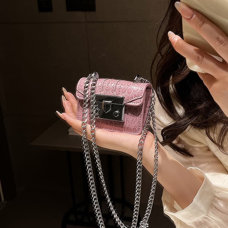 Fashionable Mini Chain Crossbody Bag Women's Korean Style Simple Square Bag 2023 Spring Season Daily Use Soft PU Material
