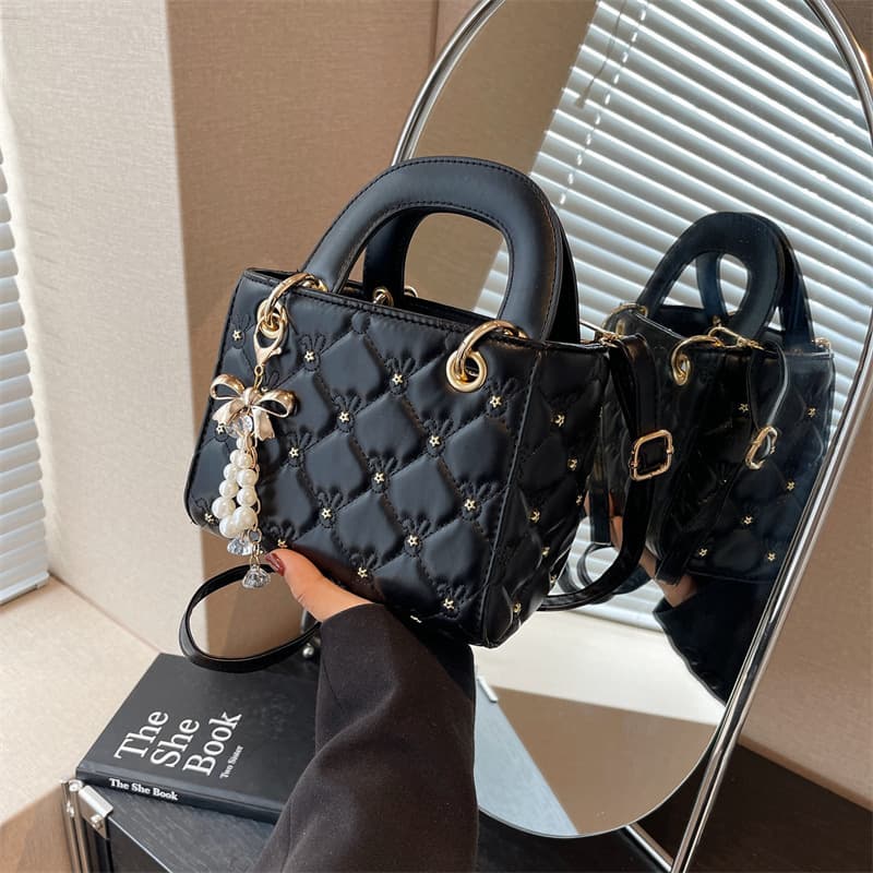 2024 Spring/Summer New Diana Bag Women's Casual Handbag Niche Textured Fashion Versatile Shoulder Bag
