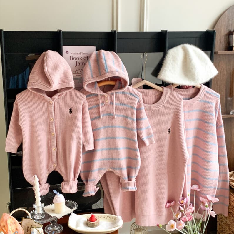 Korean-style Family Matching Sweater 2026 Autumn New Arrival, Three-Piece Set for Parents and Child, Hooded Romper for Infants, Long-Sleeve Family Outfit Trendy