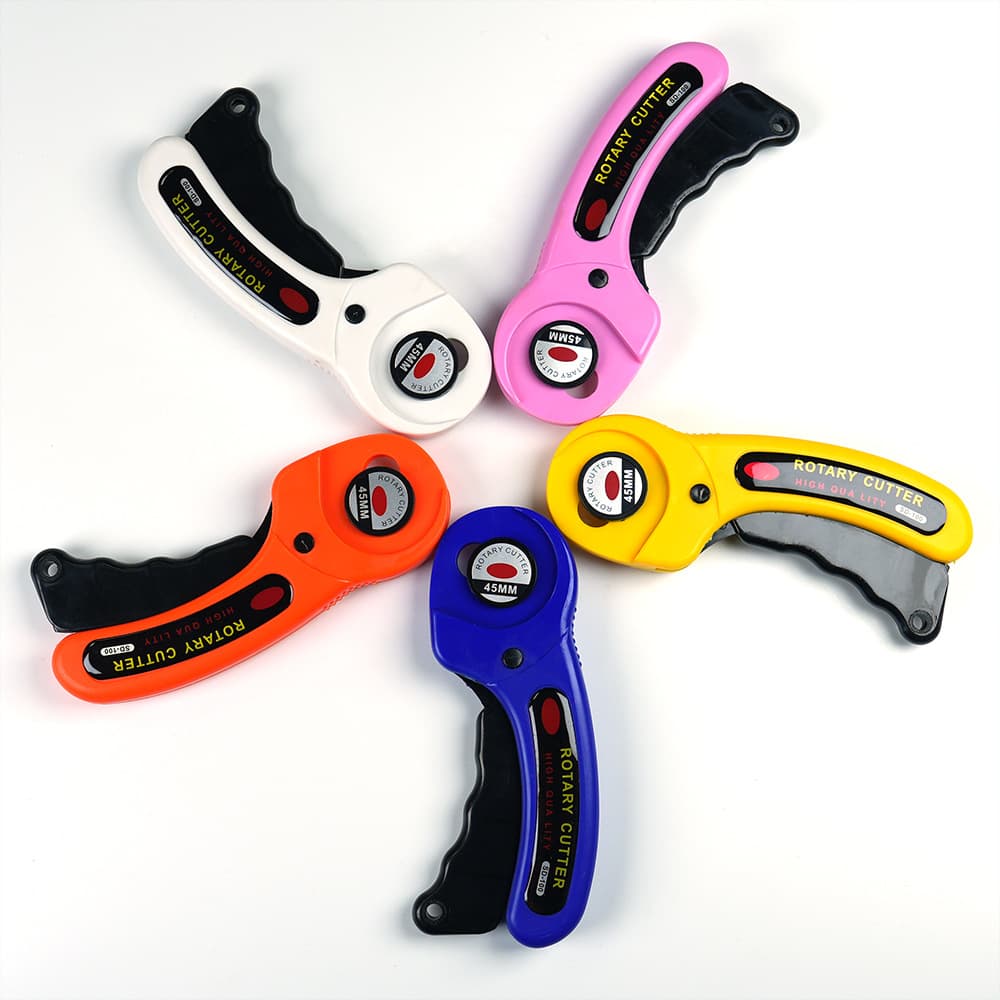 45mm roller cutter, patchwork roller cutter, 45mm round blade, leather slingshot rubber band cutter, handle-handled fabric cutting roller cutter.