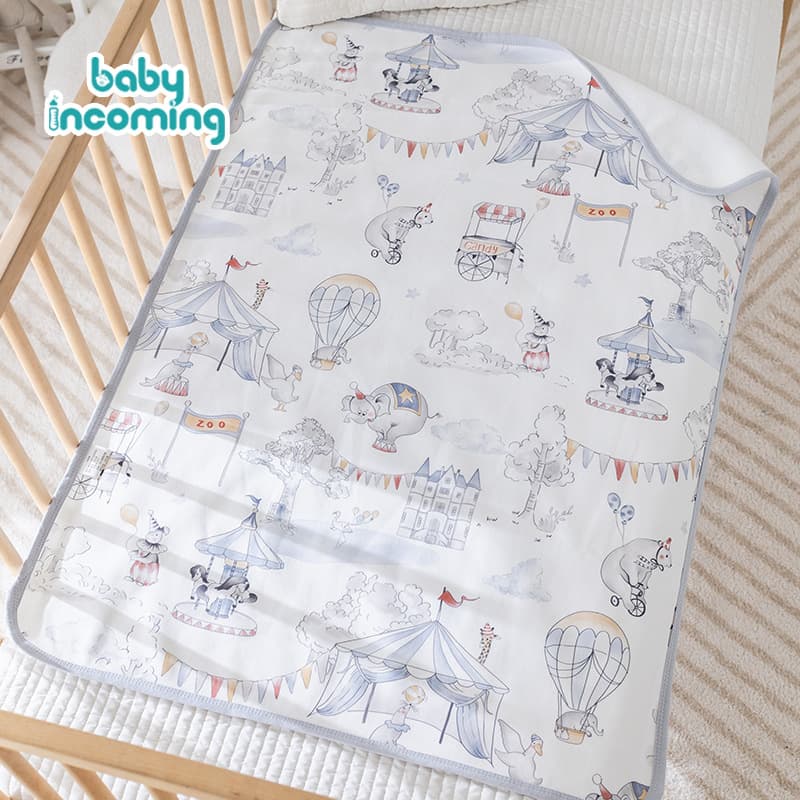 Waterproof and washable diaper pad for newborns, cartoon style, suitable for newborns and menstrual periods.