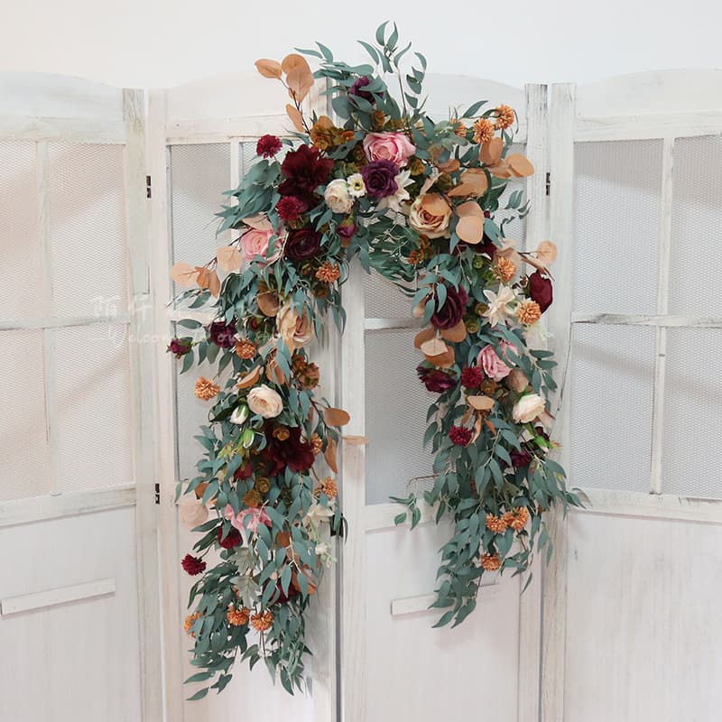 Retro roses, vine leaves and artificial flowers, rattan air conditioning ducts to cover the ceiling, vines and twining plant flowers