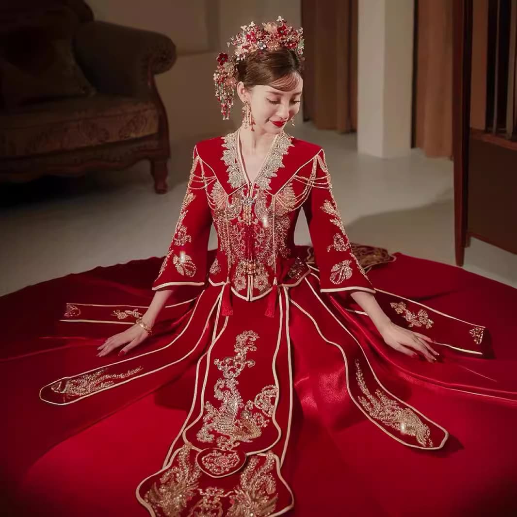 2022 New Style Xiuhe Suit for Bride Wedding Outfit Chinese Traditional Dress V-Neck Velvet Xiuhe Low Neckline Petite