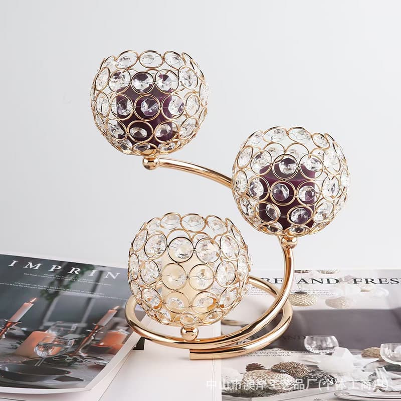 Trendy European Wedding Electroplated Crystal Candle Holder Iron Candle Cup Romantic Candlelight Dinner Table Decoration