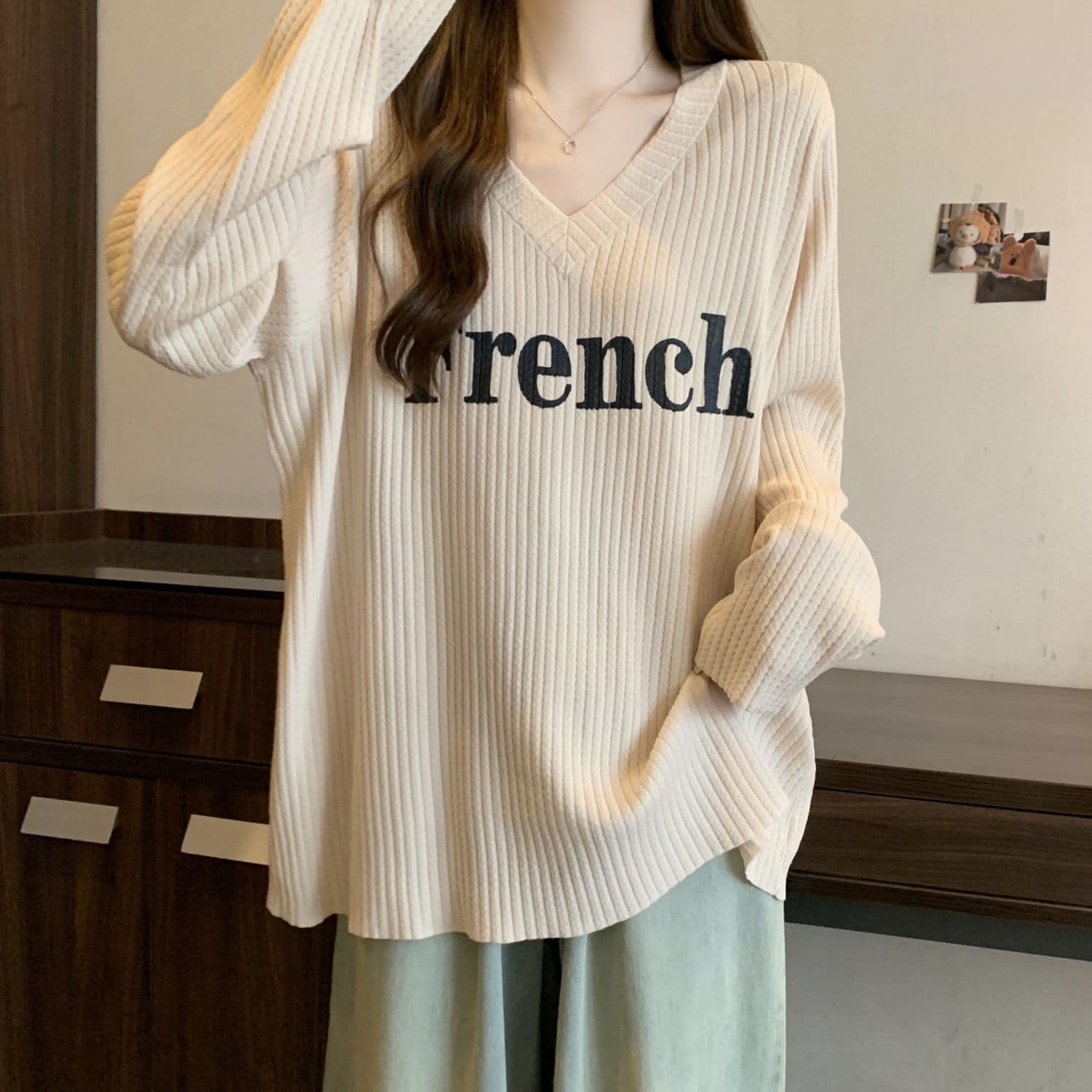 Lazy Style Plus Size V-Neck Loose Long-Sleeve T-Shirt for Women, New Early Autumn Style Concealing and Versatile Casual Mid-Length Top