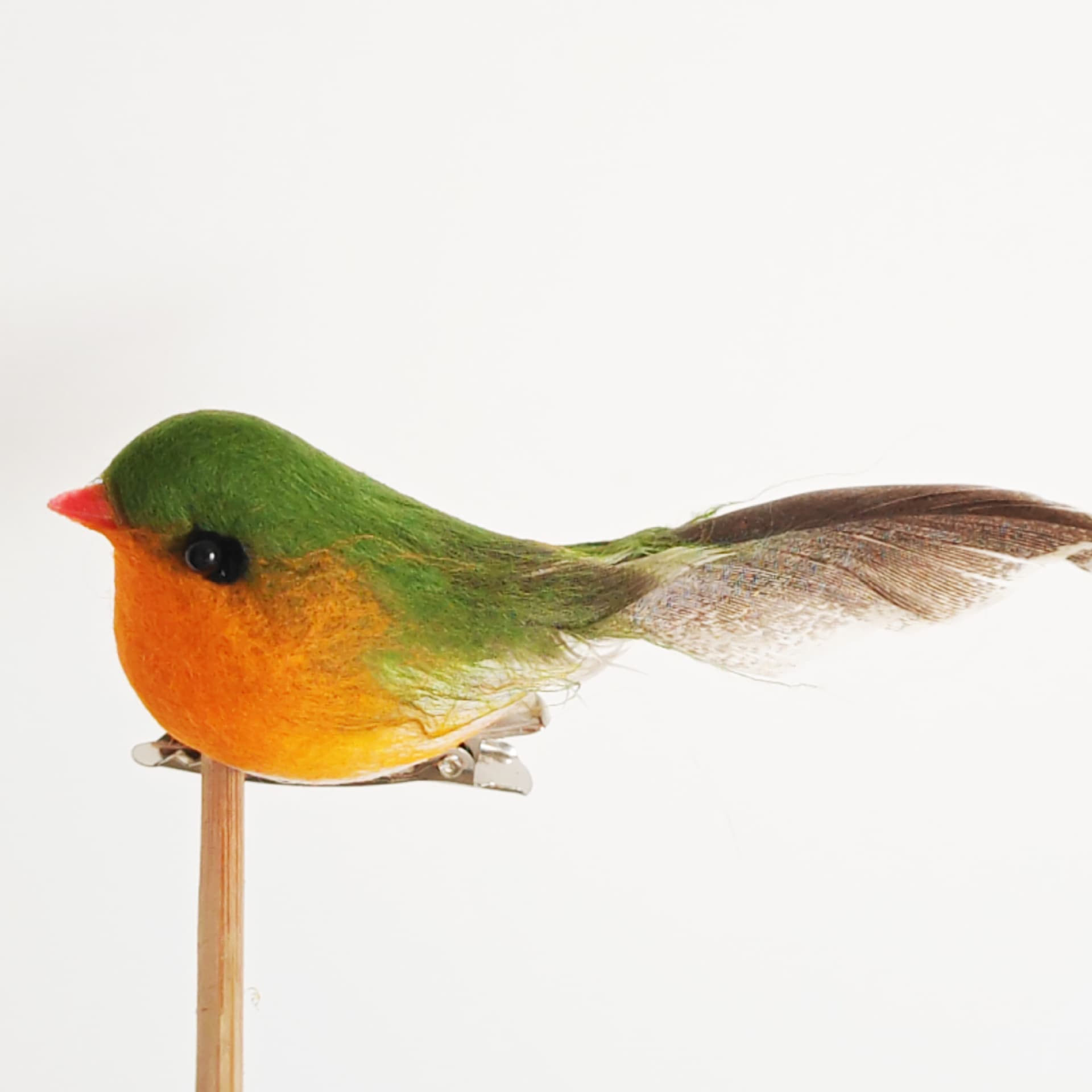 Miniature simulated feathered robin bird, garden and landscaping decorative bird, standing on two legs, Amazon bestseller.