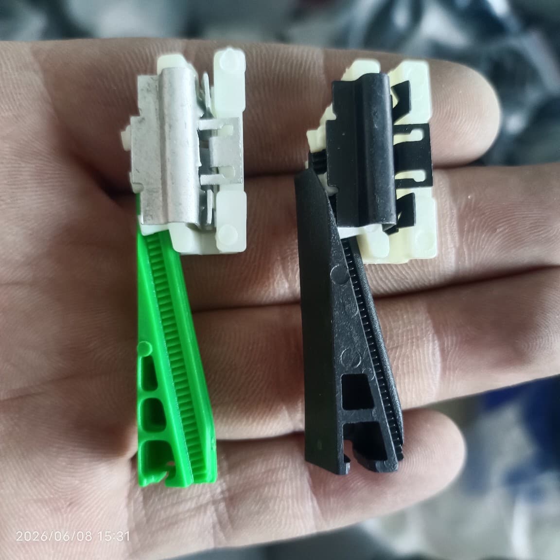 A2016980660 Roof Rail Clip for Mercedes-Benz W124 W201 W202 C208