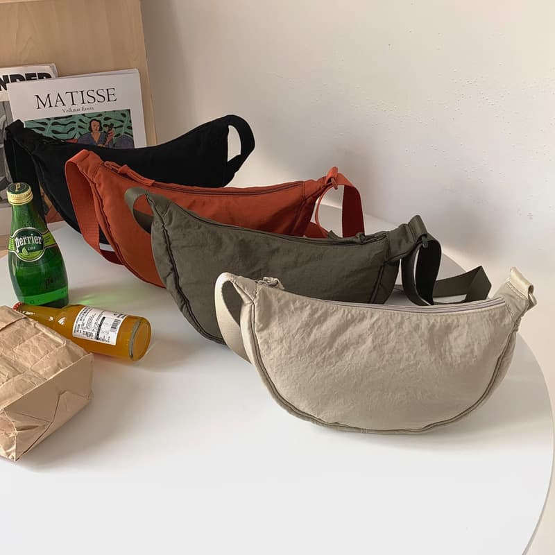 Autumn/Winter Trendy Women's Nylon Lightweight Small Crossbody Bag Versatile Single Shoulder Bag Dumpling Shape