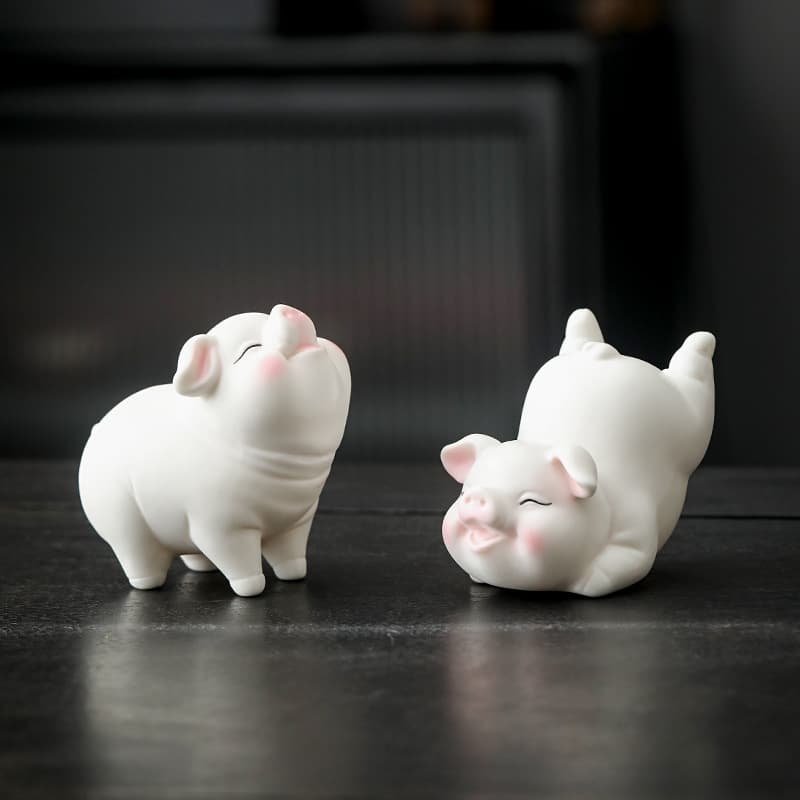 Ceramic tea pet ornaments, cute little pig tea table accessories, home decorations, creative tea table decorations.