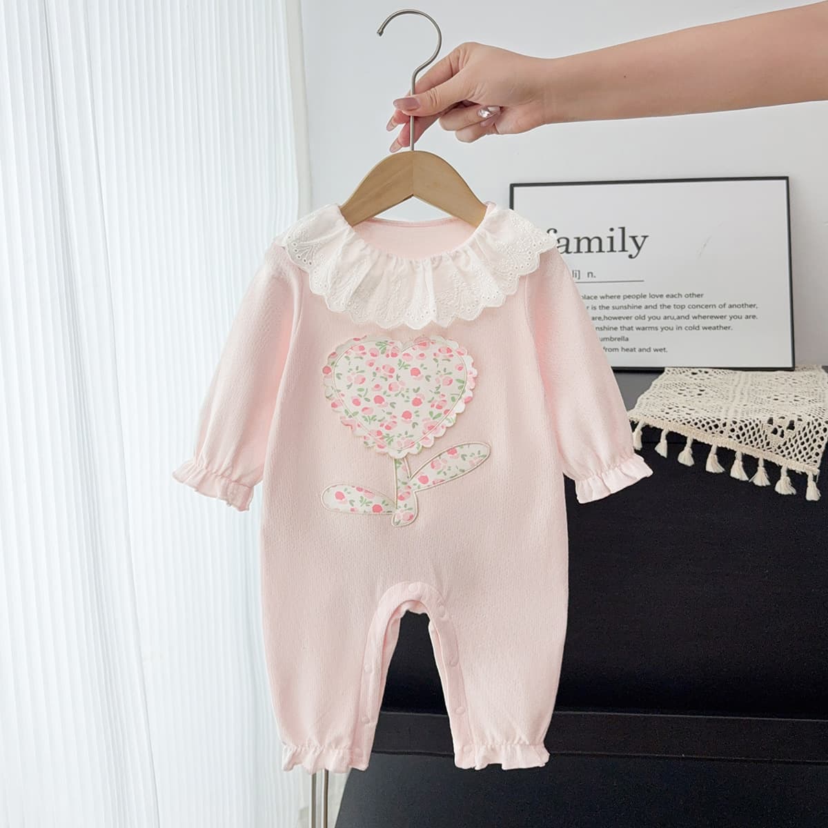 2026 spring baby jumpsuits, baby girl clothes, lace collar, flower embroidery, sweet and comfortable outing clothes