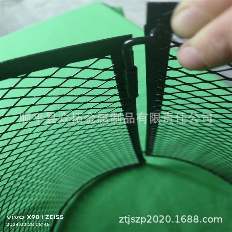 Professional production of expandable tree trunk protectors, plant protection cages, garden plant guards, and green plant metal covers.