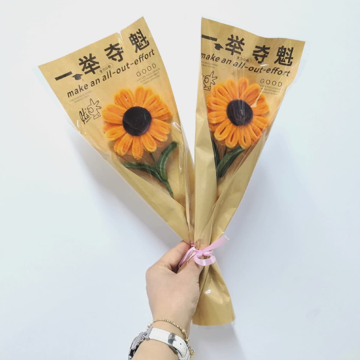 Winning the first place in one fell swoop, sunflower single finished product, high school entrance examination sunflower graduation gift, twist stick finished product, direct sales from the manufacturer