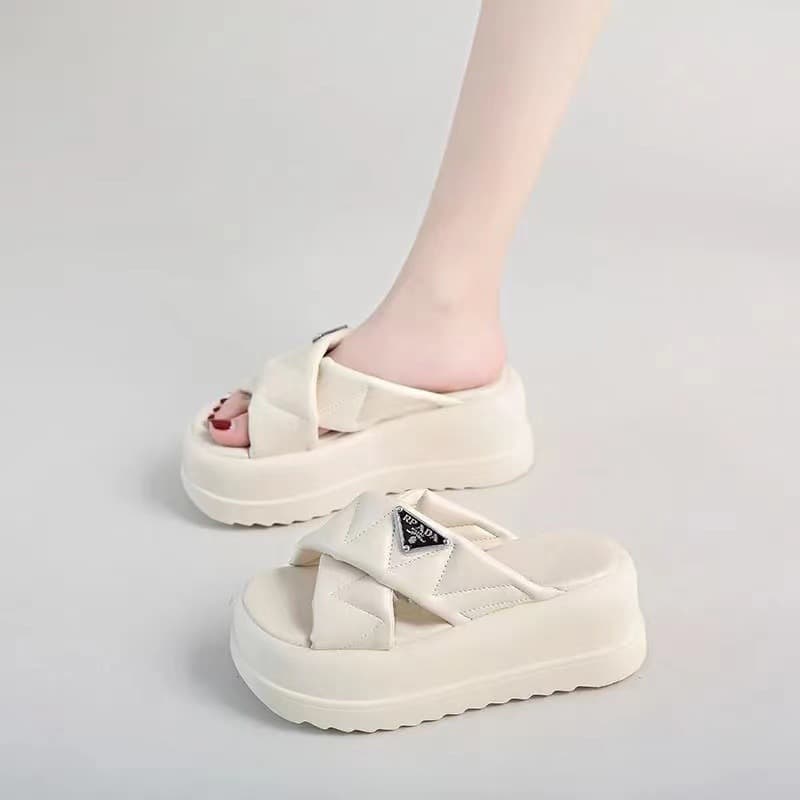 Thick-Soled Platform Slippers for Women Summer Outdoor Fashion 2025 New Cross Strap Fairy Style Viral Hot Sandals