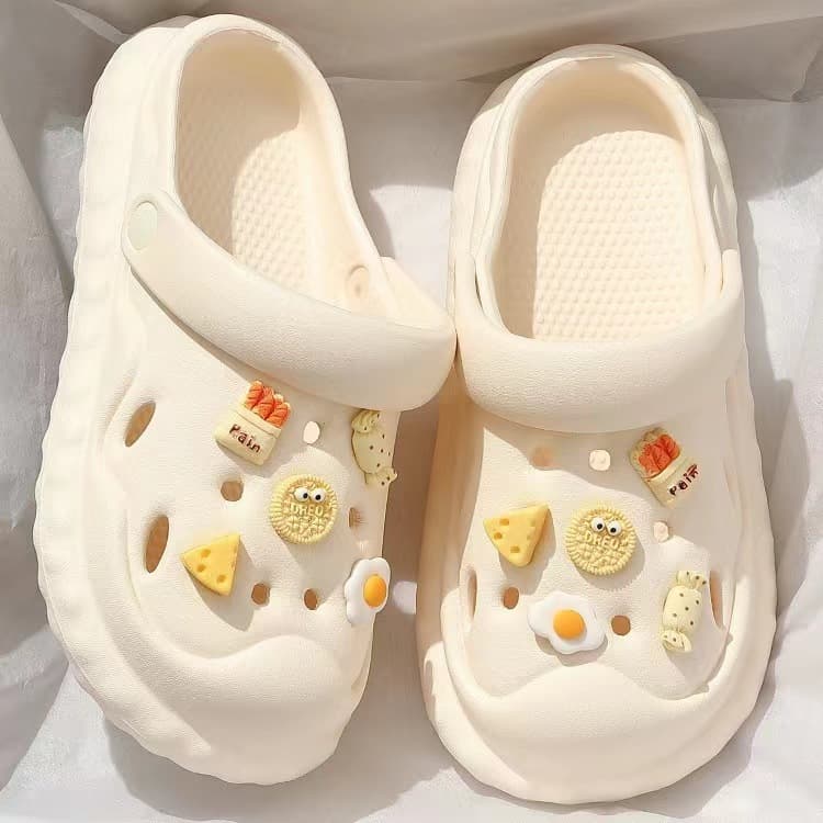 New Style Hole Shoes Women's Summer Outer Wear 2023 Thick-soled Nurse Beach Dung Feeling Baotou Half Sandals Summer