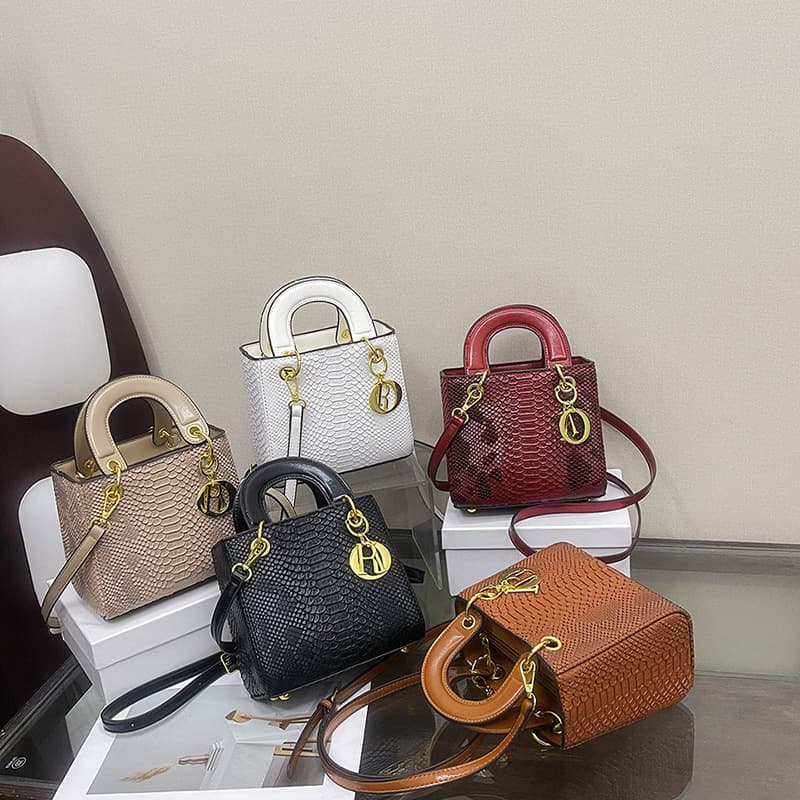 Women's Handbag Cross-border Women's Bag 2026 New European and American Fashion Snakeskin Shoulder Crossbody Diana Bag