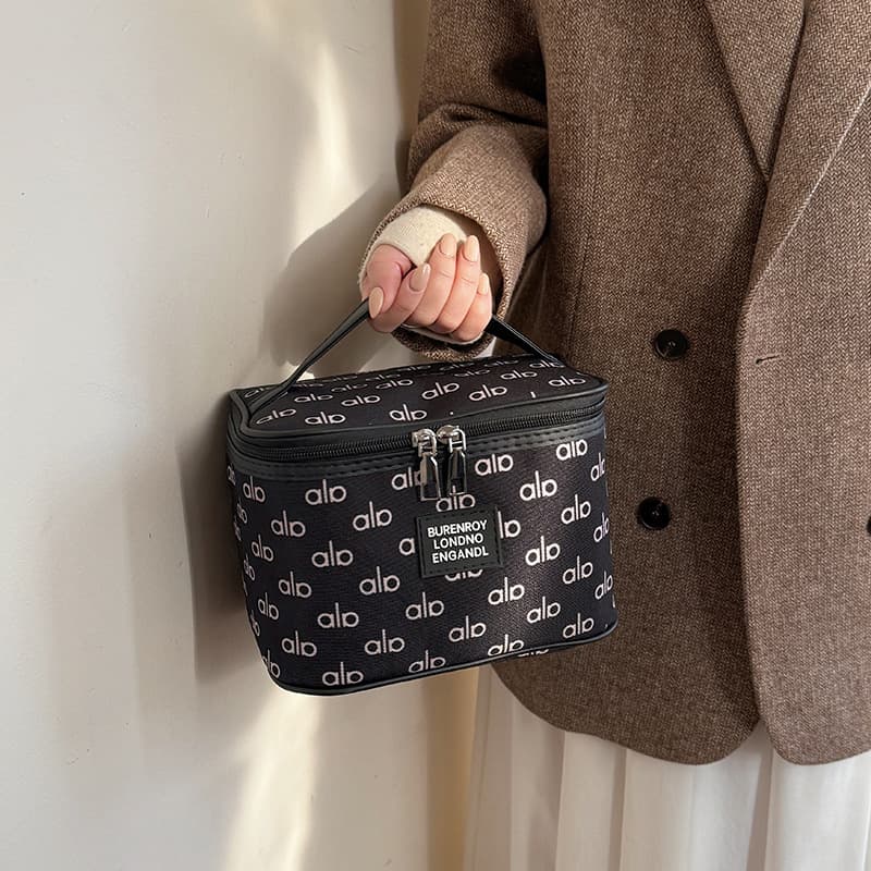 Portable Cosmetic Storage Bag, New Style, Portable Travel Waterproof Toiletry Bag, Multi-Purpose, Large Capacity, Stylish Cosmetic Bag
