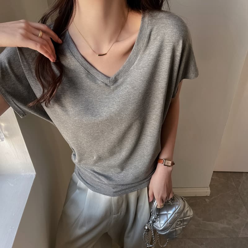 Spring and summer Korean style gray V-neck bat small flying sleeves right shoulder short-sleeved T-shirt women's T-shirt slim solid color top